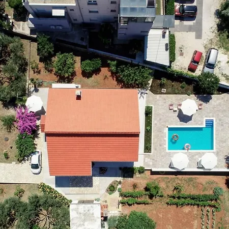 Appartement Pool House Luka Zadar