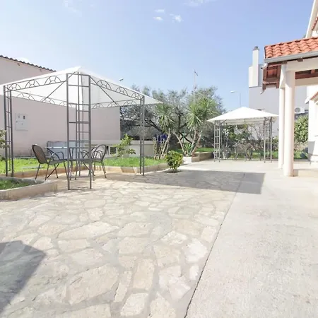 Pool House Luka Zara