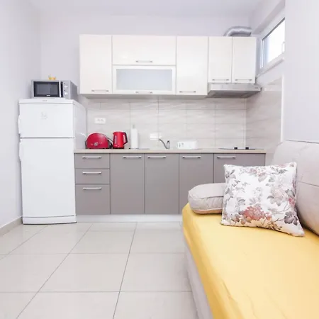 Appartamento Pool House Luka Zara