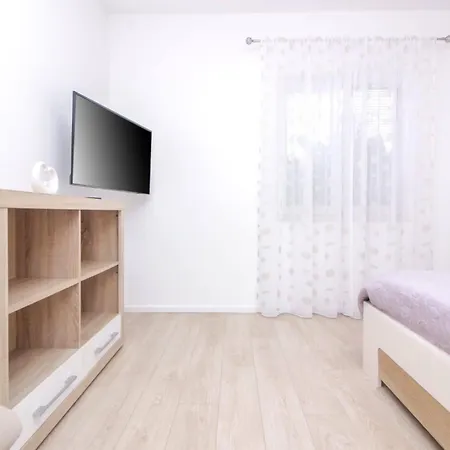 Apartamento Pool House Luka *