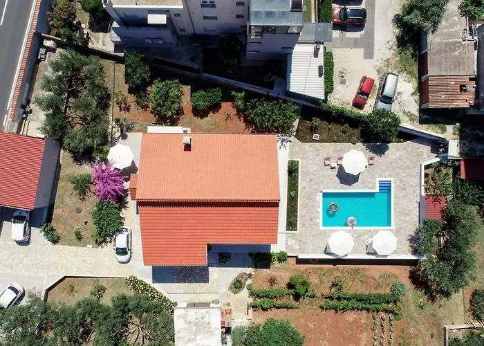Apartman Pool House Luka Zára
