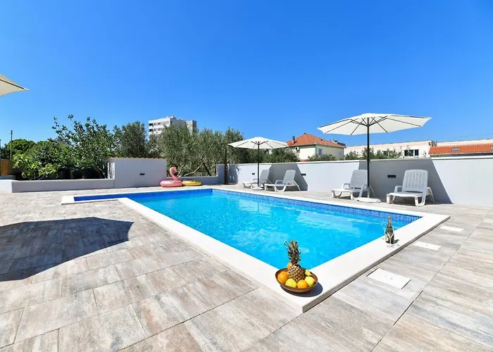 Pool House Luka