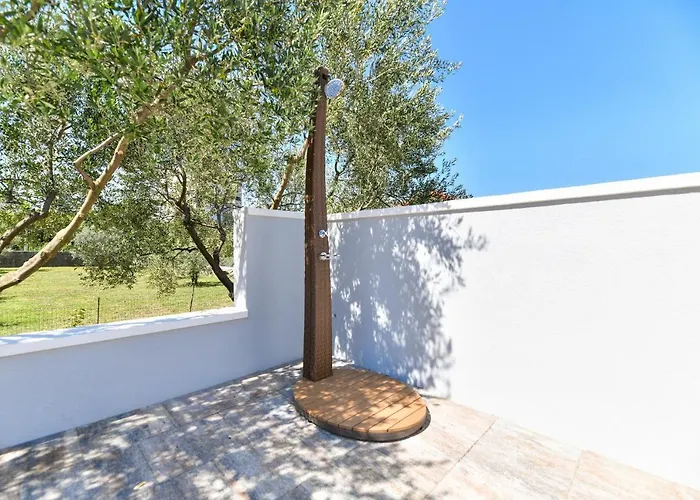 Pool House Luka *