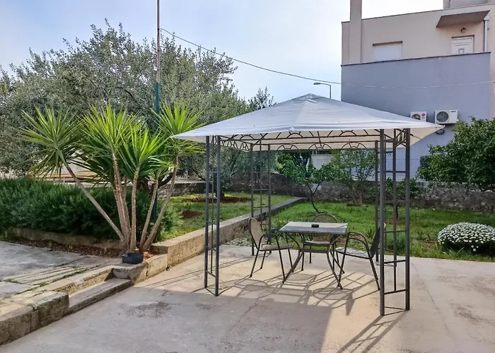 Pool House Luka *