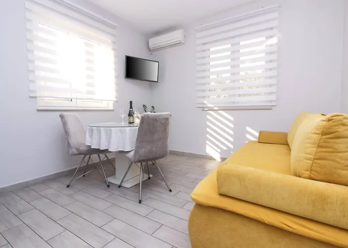 Apartman Pool House Luka Zára