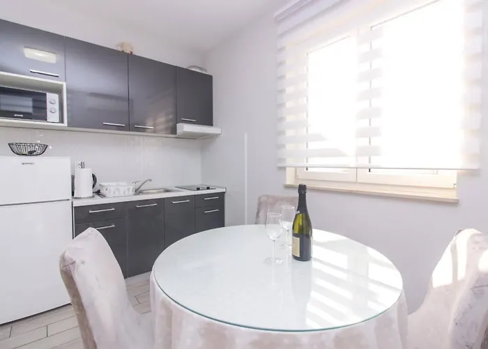 Pool House Luka Zára