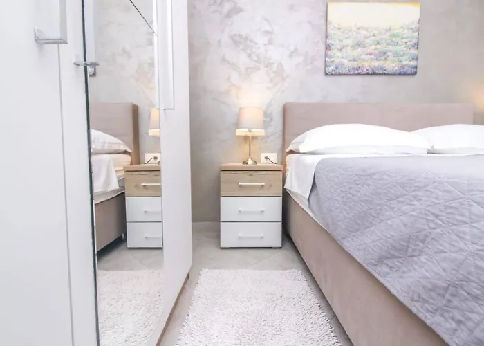 Apartamento Pool House Luka