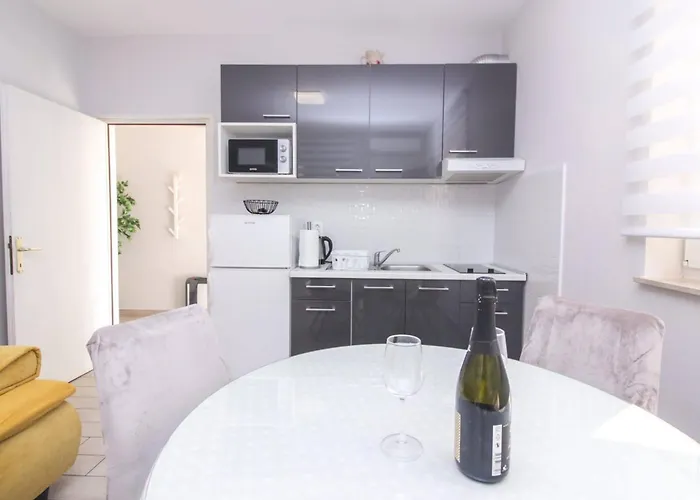 Apartman Pool House Luka *