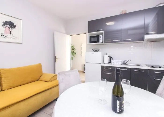 Apartman Pool House Luka Zára