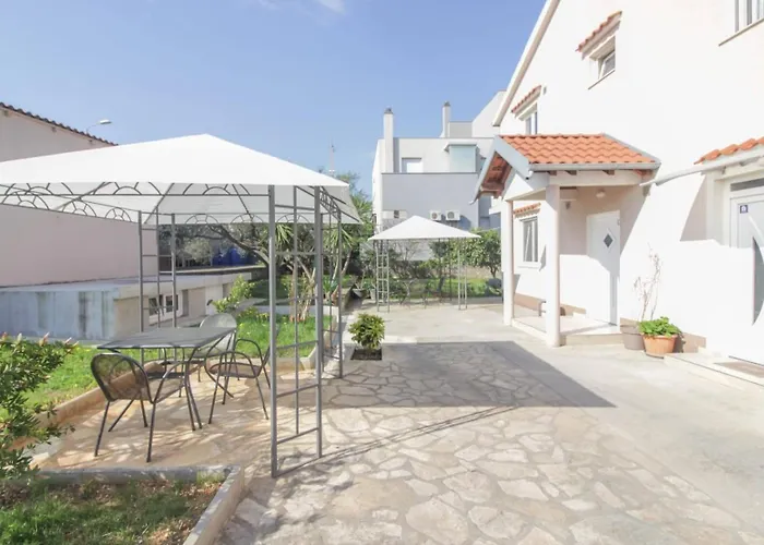 Pool House Luka *