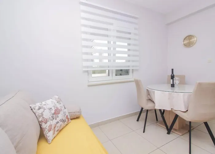 Pool House Luka Zára