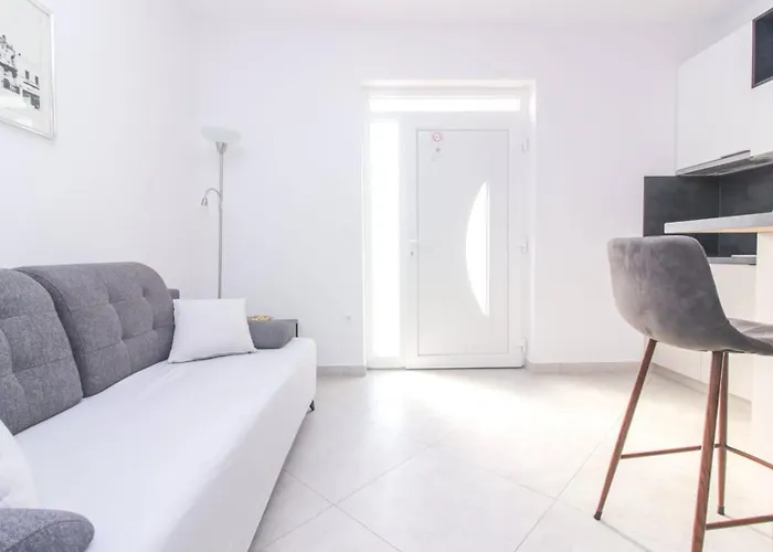 Pool House Luka Apartman