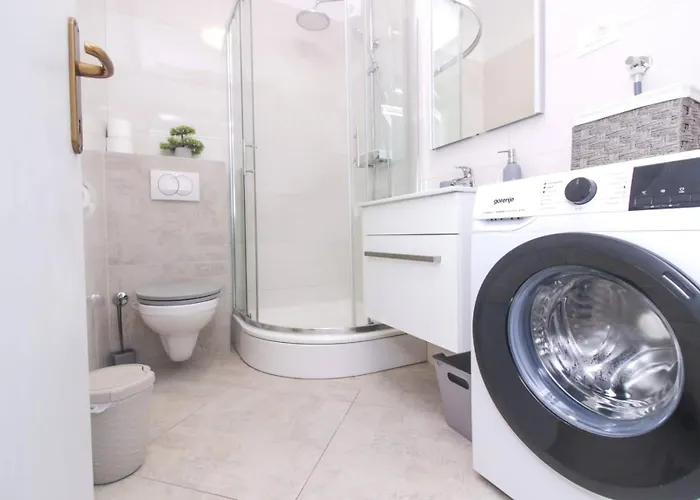 Pool House Luka Apartman *