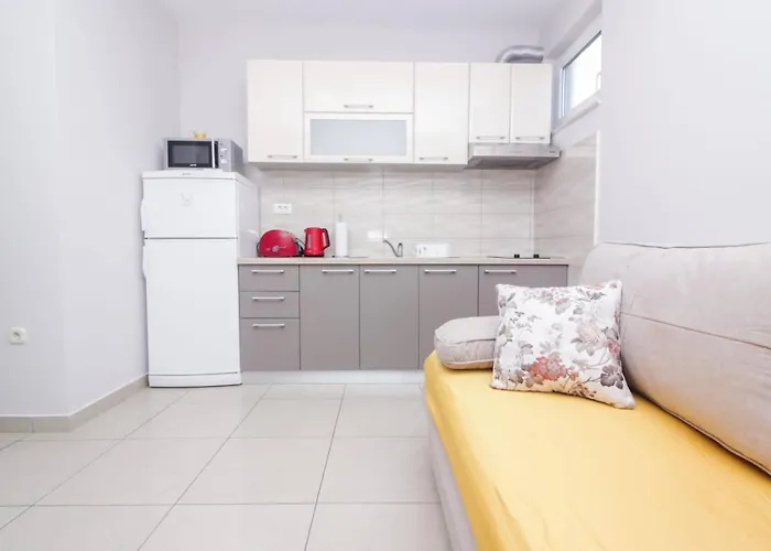 Apartman Pool House Luka Zára