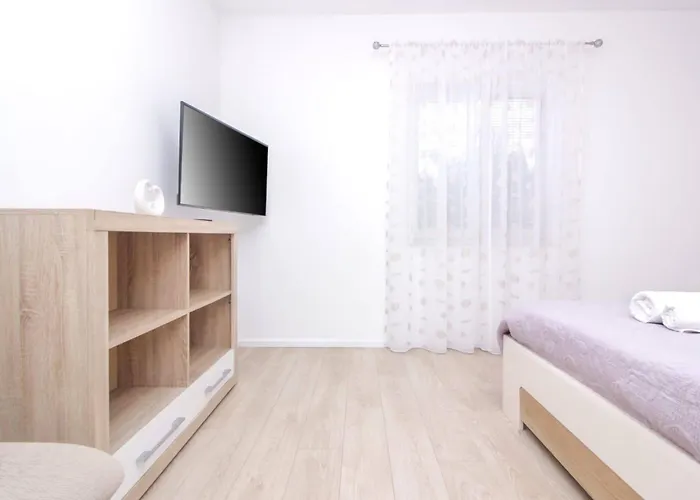 Apartamento Pool House Luka *