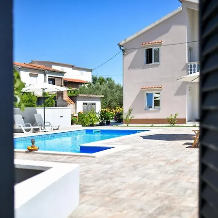 Apartman Pool House Luka