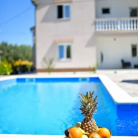 Pool House Luka Apartment *