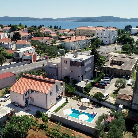 Pool House Luka Apartment *