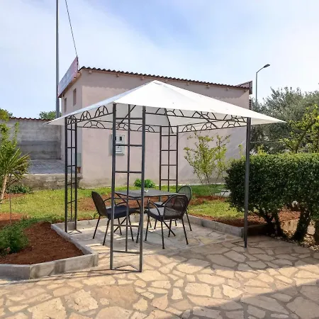 Apartman Pool House Luka Zára