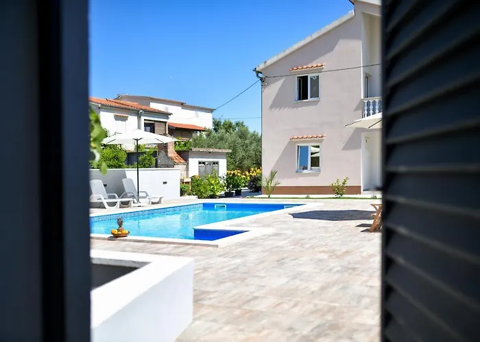 Lejlighed Pool House Luka