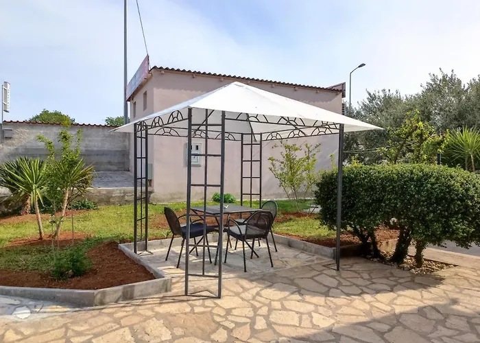 شقة Pool House Luka زادار